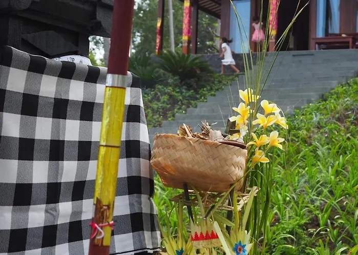 Ronggo Mayang At Balian *